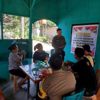 Manfaatkan Warung Warga, Kanit Binmas Polsek Tapung Hilir Ajak Warga Jaga Kamtibmas 