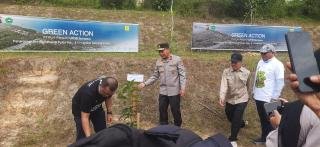 Polda Riau-PLN dan Unilak Bersinergi Tanam Pohon, Komitmen Lintas Sektor Selamatkan Bumi