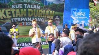 Talam Durian Sukses Masuk MURI, Dua  Warga Pekanbaru Dapat Hadiah Umroh 