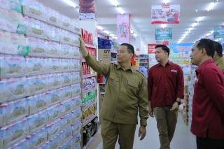 Wawako Pekanbaru Sidak Swalayan, Cek Produk Sesuai HET hingga Masa Kedaluwarsa 