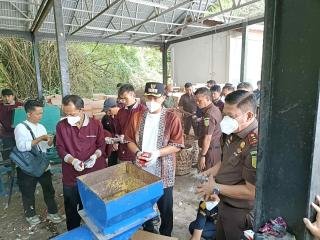 22 Juta Batang Rokok Ilegal Dimusnahkan, DLHK Ubah Jadi Kompos Bernilai Ekonomis 