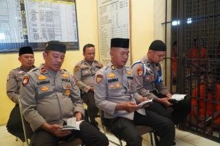 Tumbuhkan Iman dan Kesadaran, Polres Rohul Gelar Binrohtal untuk Tahanan