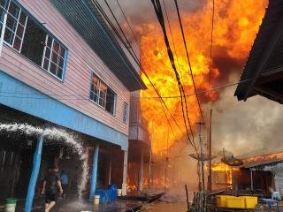 Si Jago Merah Mengamuk, 26 Rumah Warga hingga Mapolsek dan Kantor Babinsa Ludes