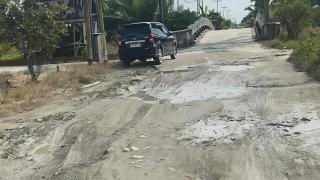 Puluhan Tahun Jalan Reteh-Keritang Rusak Tak Tuntas Diperbaiki, Warga: Mana Pemerintah