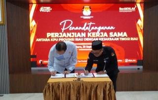 Perkuat Sinergi Kelembagaan, KPU dan Kejati Riau Teken Perjanjian Kerja Sama 