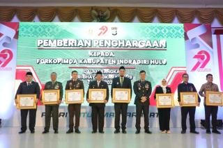 Peringatan Hari Bhayangkara ke-79, Polres Inhu Berikan Penghargaan kepada Forkopimda