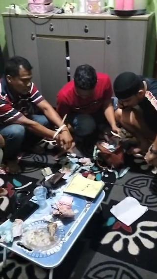 Polda Riau Tangkap Bandar Narkoba Panger Pekanbaru di Depan Istri & Anaknya 