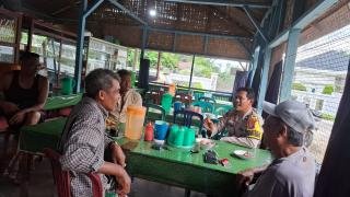 Bhabinkamtibmas Polsek Pinggir Ajak Pemilik Warung dan Warga Sukseskan Pilkada