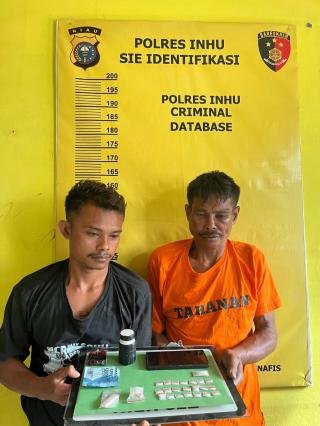 Bapak dan Anak Kompak Jadi Pengedar Antar Desa, Puluhan Paket Sabu Disita Polisi