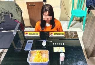 Polsek Pulau Burung Tangkap Gadis Manis Miliki Enam Paket Sabu