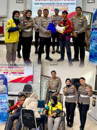 Sambut Hari Bhayangkara ke-80, Satlantas Polres Pelalawan Gelar Bakti Kesehatan kepada Ojol