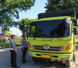 Masuk Kota, Dishub Pekanbaru Halau Ratusan Truk Tonase Besar 
