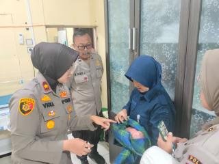 Warga Temukan Bayi Perempuan di Samping Ruko, Diduga Dibuang Orangtuanya 