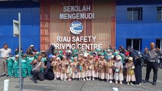 15O Anak Antusias Ikuti Polsanak Ditlantas Polda Riau, Edukasi Kamseltibcar dan Green Policing