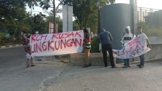 Warga Demo Tolak Pembangunan RCH Arifin Achmad karena Sering Kebanjiran