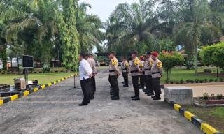 Kapolsek Pinggir Pimpin Apel Persiapan dan Pengecekan Personel untuk Pengamanan TPS Pilkada