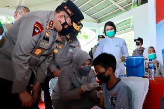 Kapolda Riau Apresiasi Vaksinasi PT RAPP 