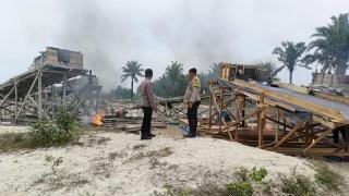 32 Alat PETI di Eks PT Duta Palma Dibakar Polsek Kuantan Tengah