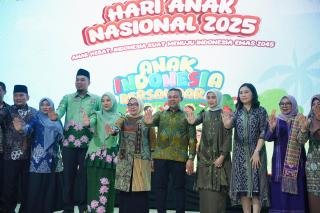 HAN ke-41 di Rengat Meriah, Menteri PPPA Dengarkan Cerita Anak dan Gubri Wahid Main Enggrang