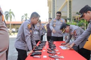 Sidak Senpi Personel, Kapolres Kampar Ingatkan Prosedur Penggunaan dan Tindak Tegas Penyalahgunaan