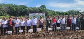 Kapolsek Rupat-Forkopimcam Tanam Jagung Serentak Kuartal IV, Dukung Swasembada Pangan