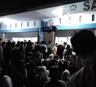 Puluhan Siswa Demo Dapur AKN Tualang, Pemilik Dapur dan Akuntan Gizi Saling Salah