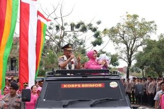 Mata Berkaca-Kaca, Brigjen Pol K Rahmadi Tinggalkan Polda Riau dengan Penuh Haru