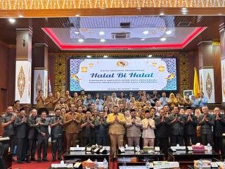 DPRD Pekanbaru Gelar Halalbihalal Bersama Sekretariat, Momen Saling Memaafkan