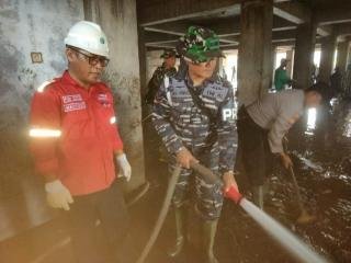 Turut Berperan Aktif, PT BRM Kerahkan Peralatan & Personel Bersihkan Masjid Al Ikhlas Manunggal 