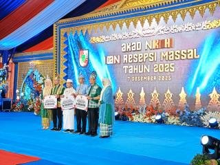 Pemko Pekanbaru Serahkan Donasi Rp3 Miliar Bantu Korban Bencana di Tiga Provinsi 