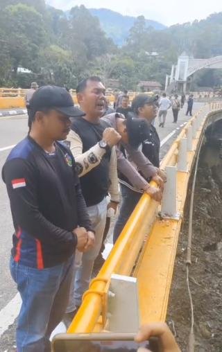 Pencarian Dihentikan, Tangis Rekan Ipda Angga Pecah di Lokasi Bencana