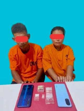 Polres Pelalawan Tangkap Suami Istri yang Edarkan Sabu ke Desa-desa