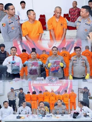 Polres Pelalawan Ekspos Penangkapan Tiga Petugas BNN Gadungan: Selamatkan Uang Rp100 Juta