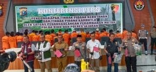 Polda Riau Ungkap 17 Kasus Karhutla dan Perambahan Hutan: 22 Orang dari 8 Kabupaten Ditahan