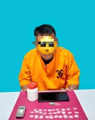 Dini Hari Polres Pelalawan Bergerak, Pengedar Diciduk Simpan 29 Paket Sabu di Samping Rumah