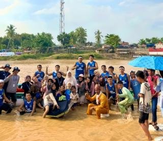 KKN Kelompok 21 Universitas Abdurrab  Ikut Melestarikan Budaya Pacu Jalur 