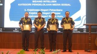 Kejari Pekanbaru Raih Empat Penghargaan di Rakerda Kejati Riau 2025