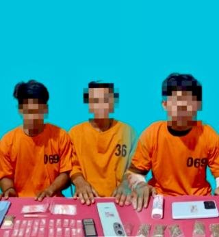 Polres Pelalawan Ciduk Tiga Pengedar Narkoba, Sita 21 Paket Sabu dan 38,02 Gram Ganja