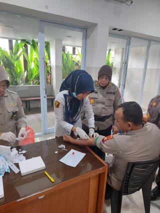 Polda Riau Kembali Cek Kesehatan Petugas Pengamanan Pemilu 2024 