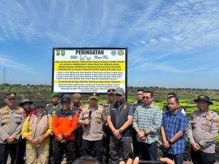 Polres Inhu-Forkopimda Pasang Plang Peringatan Larangan, Harapkan Tidak Ada Lagi Karhutla
