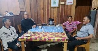 Kapolsek Teluk Meranti Berikan Apresiasi kepada Ketua RT yang Mengabdi 39 Tahun