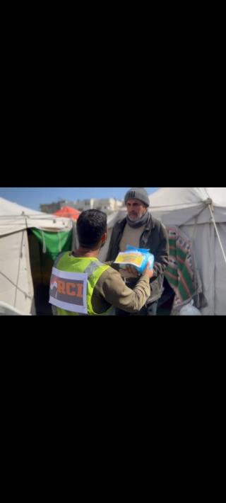 RCI dan Kombatpol Bagikan 1.000 Paket Makanan untuk Warga Palestina di Pengungsian Gaza Selatan