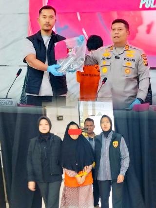 Polres Pelalawan Gelar Press Release, Bidan Salah Sunat: Saya Tau Salah, Jadi Mau Gimana Lagi
