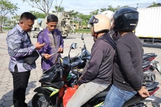 Optimalisasi PAD, Bapenda Pekanbaru Edukasi Puluhan Pemilik Kendaraan Penunggak Pajak 