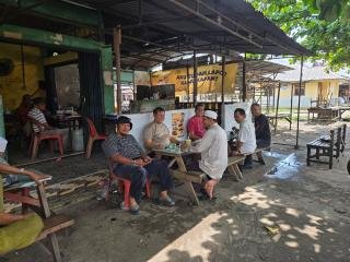 Kapolsek Kampar Ngopi Bareng dengan Tokoh Masyarakat, Ini Pesan Penting yang Disampaikannya