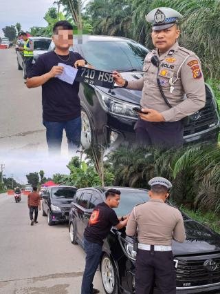 Terobos Jalan Buka Tutup, Pengendara Mobil Gunakan Plat Palsu Ditilang Polantas
